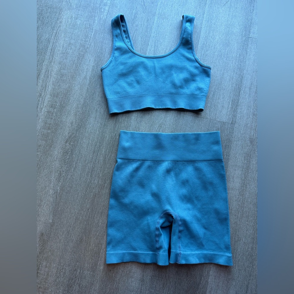 Blue Ribbed Seamless Workout Set (Sports Bra + High-Waisted Shorts) 💙 - Picture 3 of 6